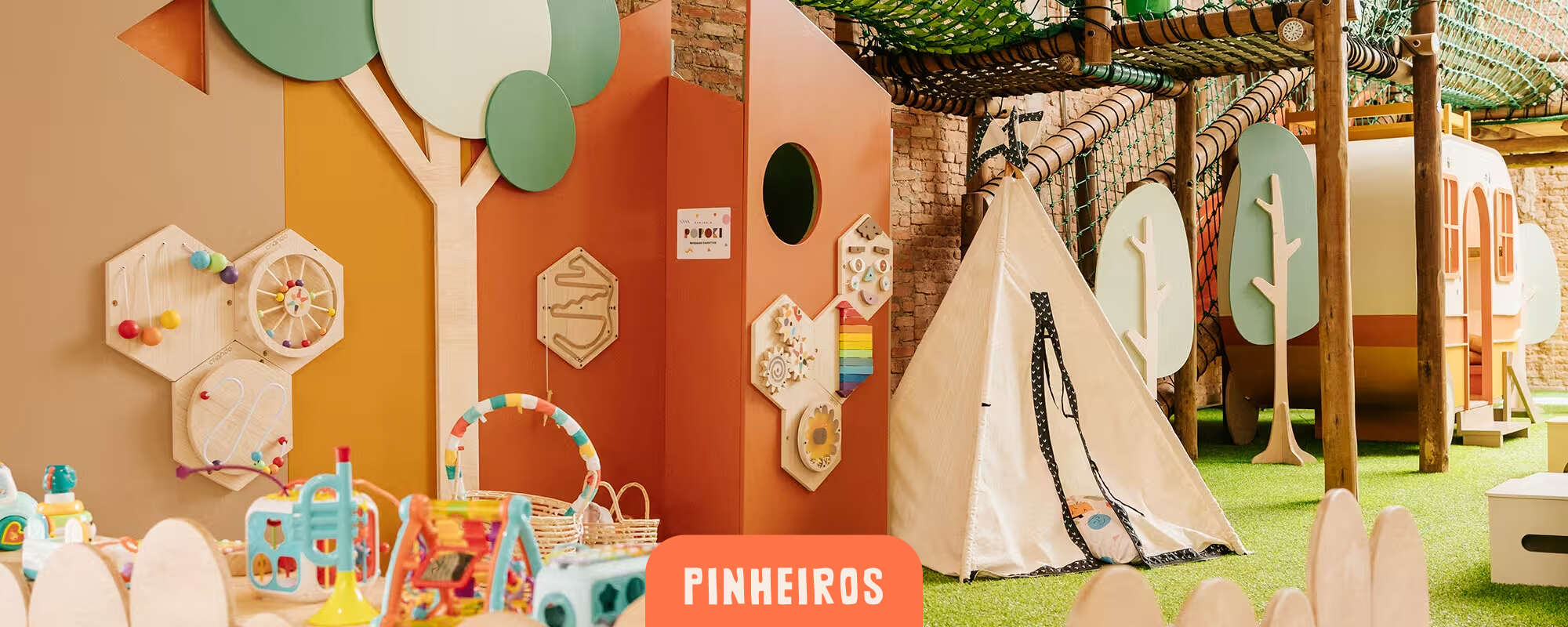 Cachola Pinheiros - cantinho sensorial com painéis de atividades, tenda infantil e brinquedos educativos